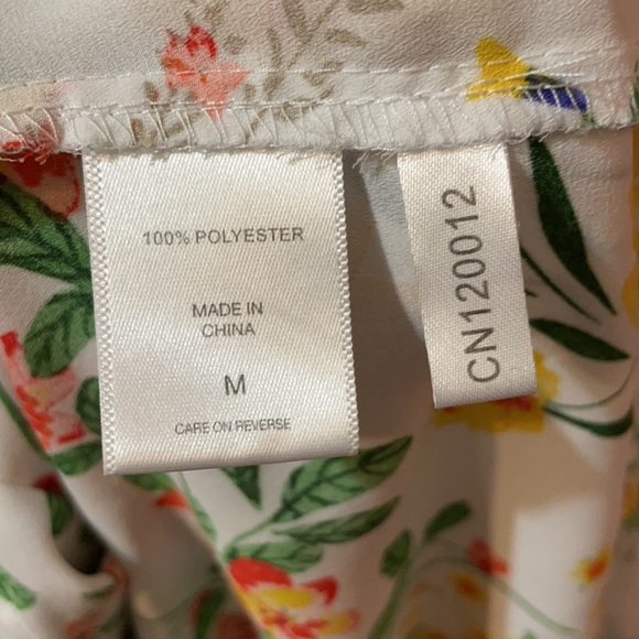 Yellow flower adjustable sleeve blouse - Picture 5 of 5